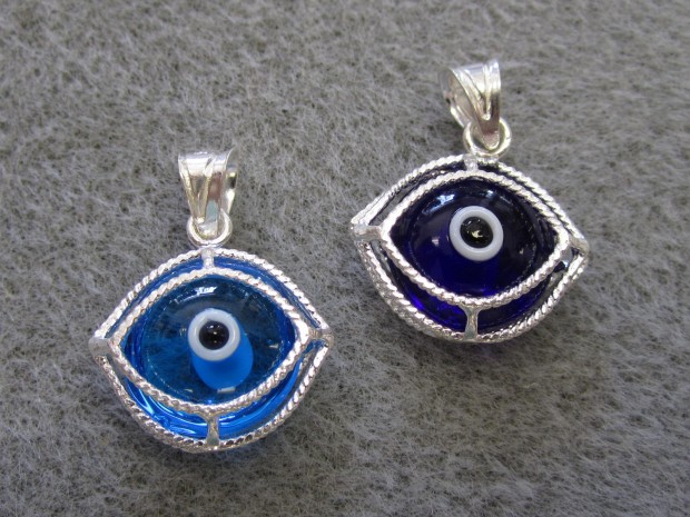 amuletos da sorte em pingente de olho grego